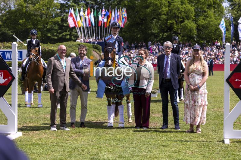 dressage PrizeGiving_Hamburg_20240512_SS350496.jpg